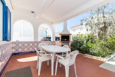 Image de Maison à 50m de la plage, terrasse avec barbecue et internet fibre by Algarvemanta (6v3)