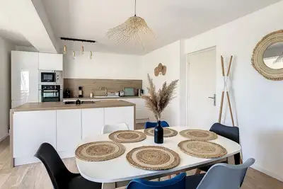 Image de ** Superbe appartement sur le canal du midi **