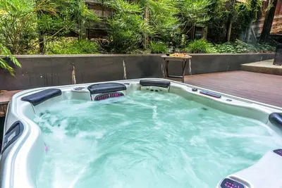 Image de Lazy Bear Lodge-Enchanting Cabin in a Forest! Near Guerneville! HtTb, WiFi, Pup