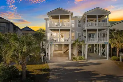 Image de Shark Shak 6 Bedrooms Second Row
