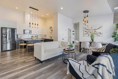 Image de New Modern Townhome- downtown Coeur d'Alene-minutes to waterfront, dining, shops