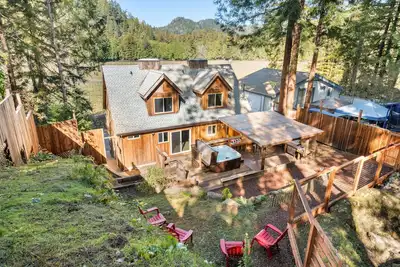 Image de Vinewood Lodge - Amazing Vineyard Views, Spacious, Remodeled Home
