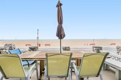 Image de See Shore | Premiere Beach Front Retreat | Moments to Downtown South Haven
