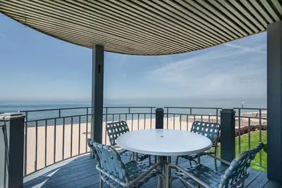Image de Water's Edge 5 | Beachfront Condo w/ Pool, Association Beach Access