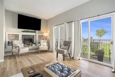 Image de Bent Tree 16 | Beachfront Condo w/ Community Pool & Awestriking Lake Views
