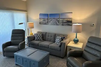 Image de Landings 2 | Riverfront Condo with Pool, Near the Shoreline