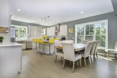 Image de Mermaid Bliss | Premiere 3-Level Family Summer Home, Private Beach Access