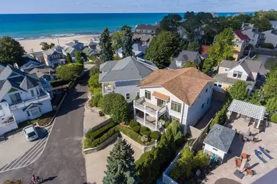 Image de Enter Sandman | Lakeview Summer Home, Moments from the Shoreline, Multiple Decks