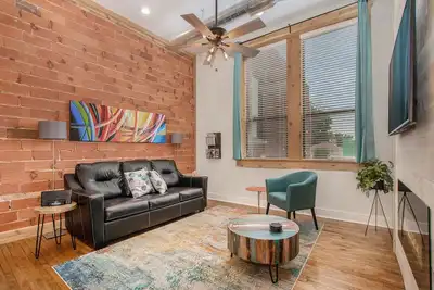 Image de Central Lofts 204 | Postmodern Downtown Loft w/ Heated Community Pool & Spa
