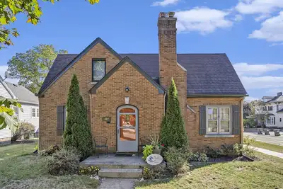 Image de Heart of Soha | Historic Downtown Townhouse | Pet Friendly | Moments to Lake Mi