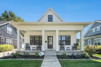 Image de Lake Affect | Modern Bungalow | Heated Pool | Clubhouse | Near Lake Michigan