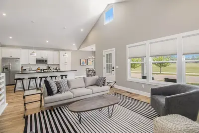 Image de Lottie's Lounge | Spacious Family Abode with Pool Near Van Buren Trail