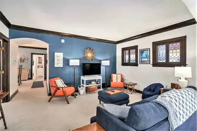 Image de Breezy Beach Bungalow | Vibrant Dog-friendly Cottage | Moments From the Shore