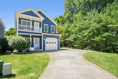 Image de Shades of Summer | Contemporary Dog-friendly Family Home w/Spacious Backyard
