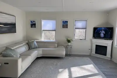 Image de Newly renovated North Fork beach house! 5 mins from the beach w/ new game room
