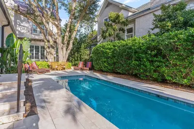 Image de Newly updated 2022! Sleeps 12 with option to heat Pool! 5 bedrooms 4 1/2 baths