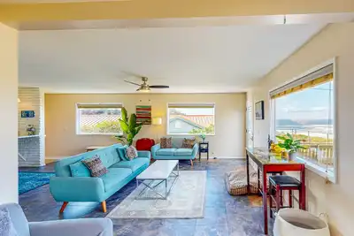 Image de Ocean-view home - private hot tub, outdoor shower, dog-friendly - walk to beach