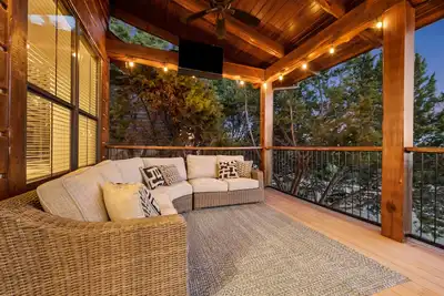 Image de Lake Travis Hill Country Hollows Resort Cabin