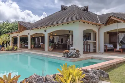 Image de Villa avec vue exceptionnelle et piscine privée