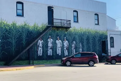 Image de Is This Heaven Downtown Dyersville Apartment