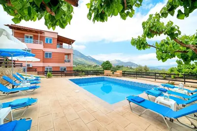 Image de Duplex apartment in dream villa with pool