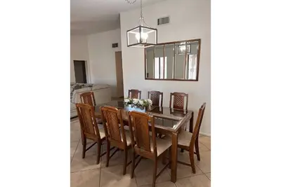 Image de Entire single story home | 5 minutes to airport