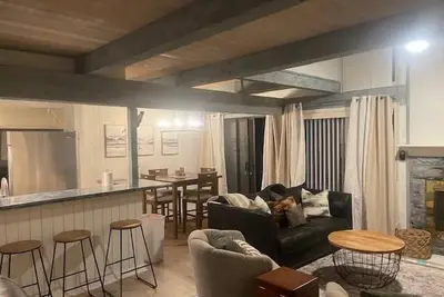 Image de Warm Townhouse at the Base of Snow Summit Ski Resort!