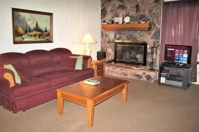 Image de Spacious Townhouse Right at the Base of Snow Summit!