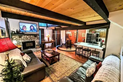 Image de Year-Round Mountain Escape – Four-Season Fun at Snow Summit’s Front Door