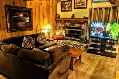 Image de Warm & Inviting Townhouse at Snow Summit Base!