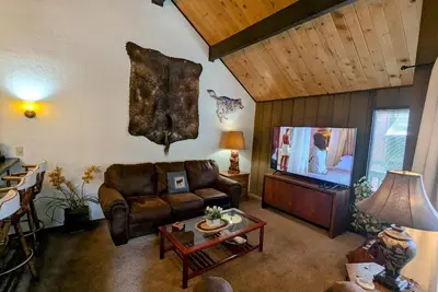 Image de Prime Location! Stay at the Base of Snow Summit Resort. 3 Br/2ba Townhouse.