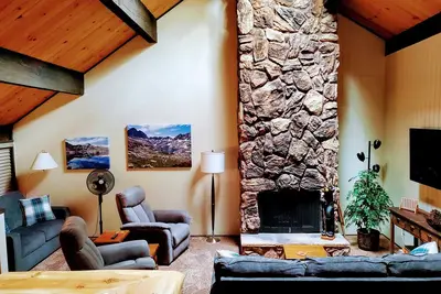 Image de Unbeatable Location! 2. 5br/2ba Townhouse at the Base of Snow Summit!