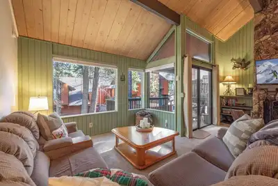 Image de Steps from the Slopes! 2br + Sleeping Nook Townhouse at Snow Summit