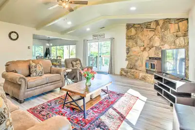Image de Furnished Deck & Fire Pit: Sherwood Forest Cabin
