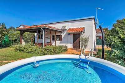 Image de Maison de vacances avec piscine extérieure