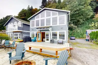 Image de Whalehouse Waterfront Haven w/ Boat Launch, Fireplaces & Large Deck
