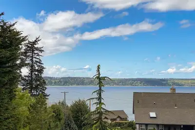 Image de Driftwood Hideaway | Gourmet Kitchen, Large Deck with Sound Views, Ev Charger