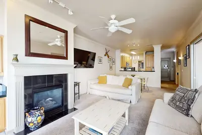 Image de Waterfront condo with fitness center, hot tub & central Ac