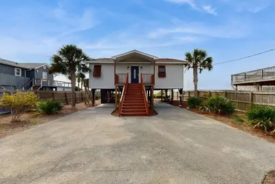 Image de Newly Remodeled Oceanfront \"Folly Drifter\" w/ Beach Access & Private Deck