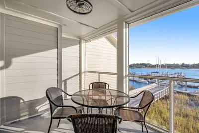 Image de Waterfront gem with pool & amazing lanai view - near the beach, marina, & dining