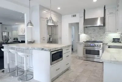 Image de Luxury Renovated 5 Bedroom 4. 5 Bath Private Home with Pool near Mda Tmc Galleria