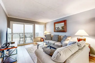 Image de Beachfront condo with Gulf-view balcony, central Ac, pool, & tennis