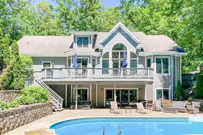 Image de Airy home with private pool, hot tub, big game room, & golf cart - walk to beach