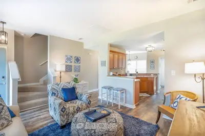 Image de Monthly rental Madison Townhome 2/2. 5- close to Arsenal Gate 7, Town Madison