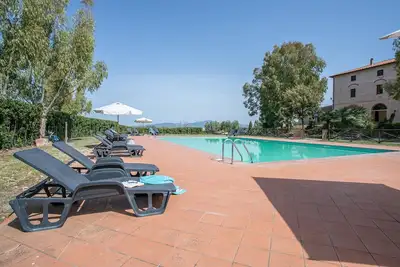 Image de Appartement Giglio avec vue sur la mer, piscine, Wi-Fi, climatisation et jardin.