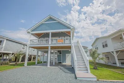 Image de The Sandbox - Private pool home with beach access across the street!