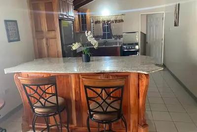 Image de Vacation just minutes away from white sand beaches,
