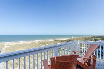 Image de Oceanfront 3 Br Duplex with garage!
