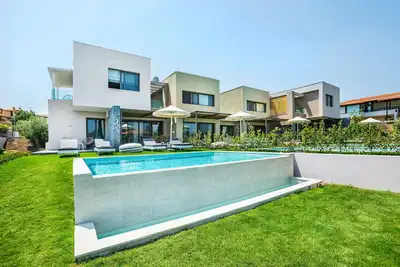 Dionisos Villas / private pool / pets allowed / fishing cruises