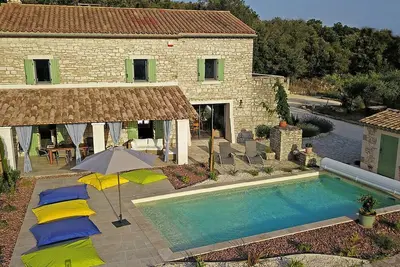 Maison en pierre piscine privée, vue panoramique, proche des Gorges de l'Ardèche